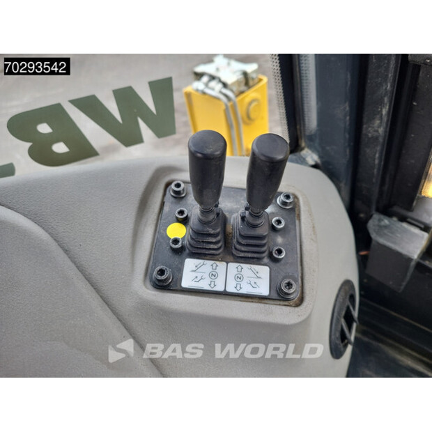 2021 Komatsu WB93 R-8 WB93R-8-42377668