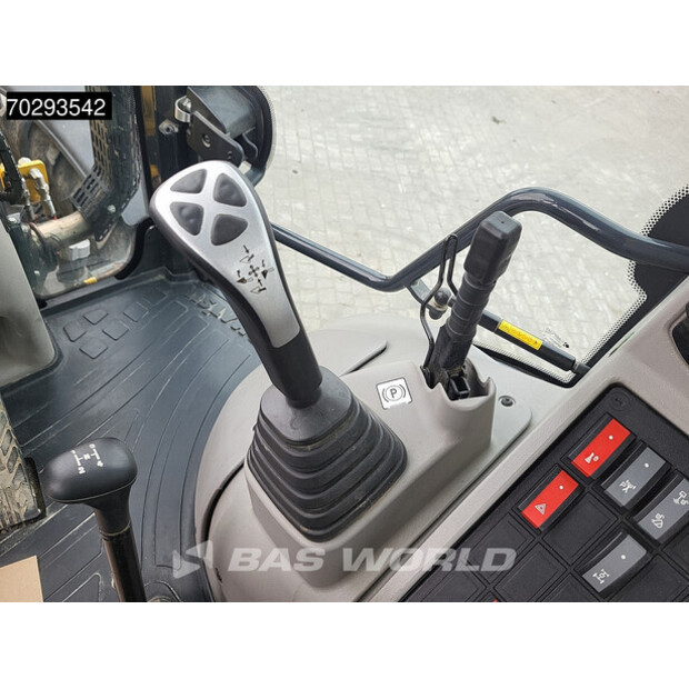 2021 Komatsu WB93 R-8 WB93R-8-42377669
