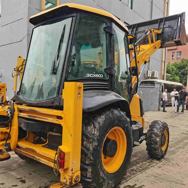 2022 جيه سي بي 3CX-42398106