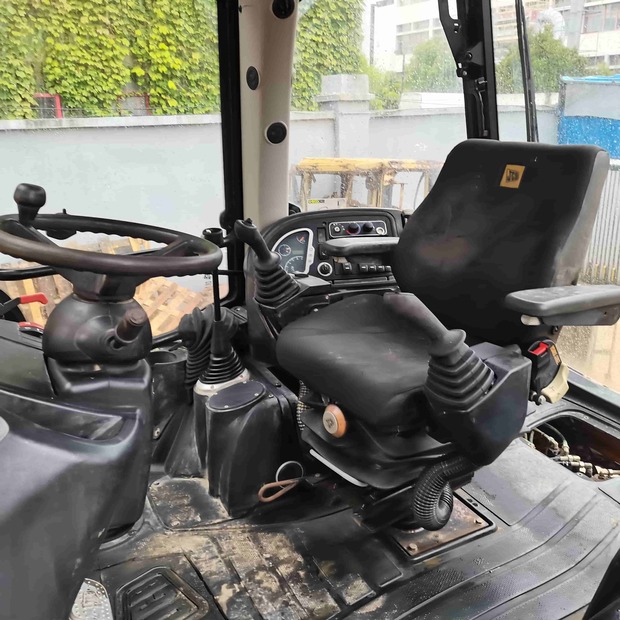 2022 جيه سي بي 3CX-42398109