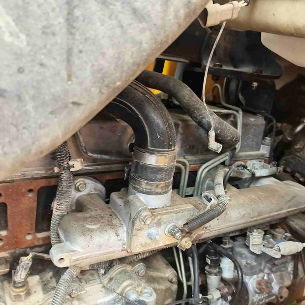 2022 جيه سي بي 3CX-42398113