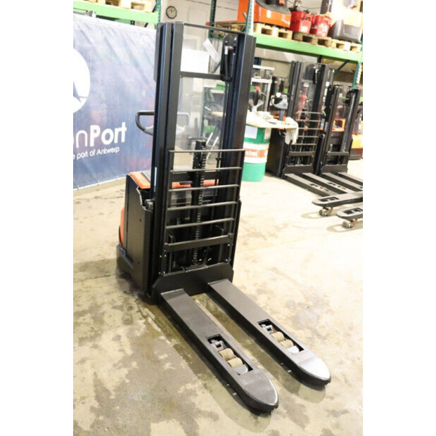 2015 Toyota BT SWE140L-42402655