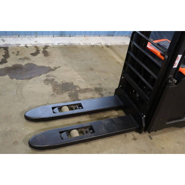 2014 بي تي SWE140L-42402803