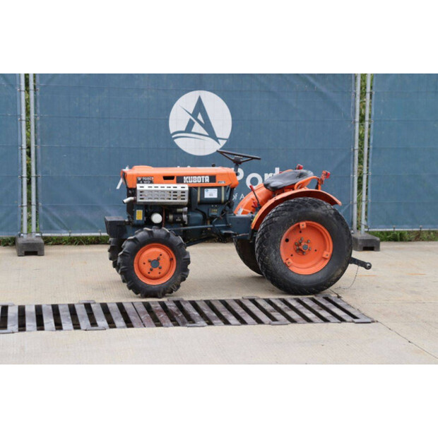 KUBOTA B7000-42403627