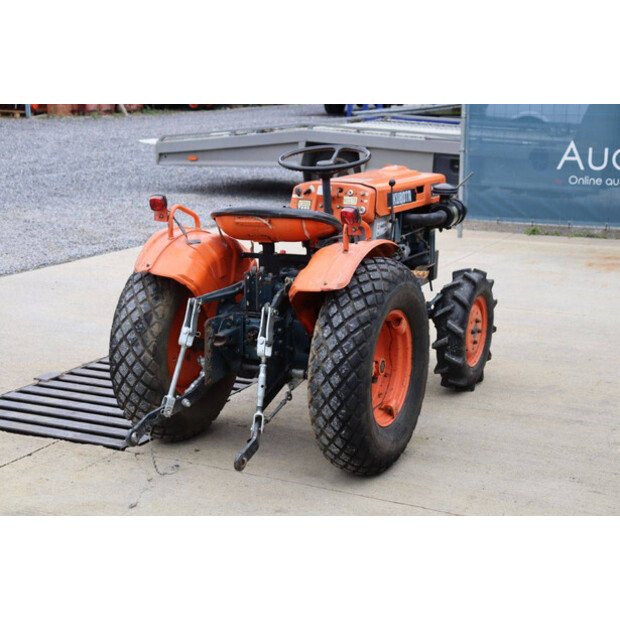 KUBOTA B7000-42403632