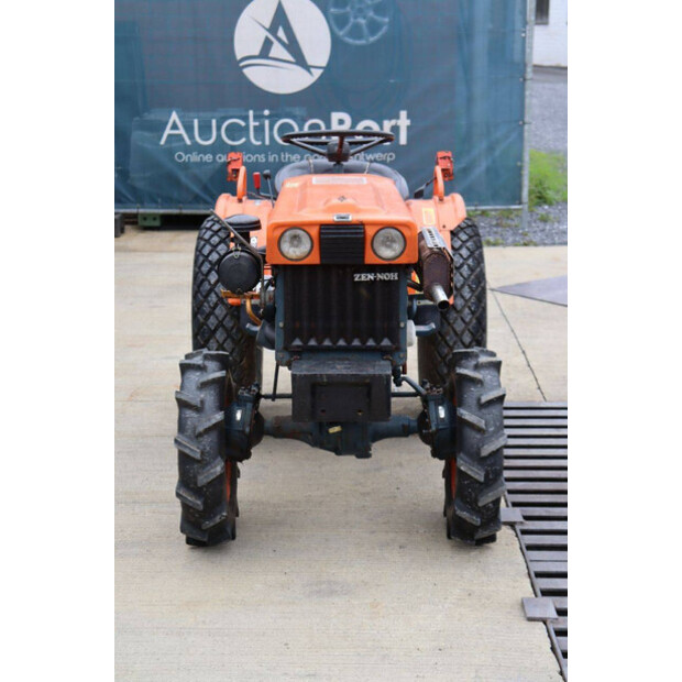 KUBOTA B7000-42403634