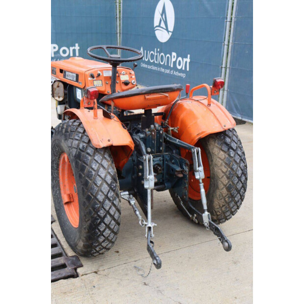 KUBOTA B7000-42403643