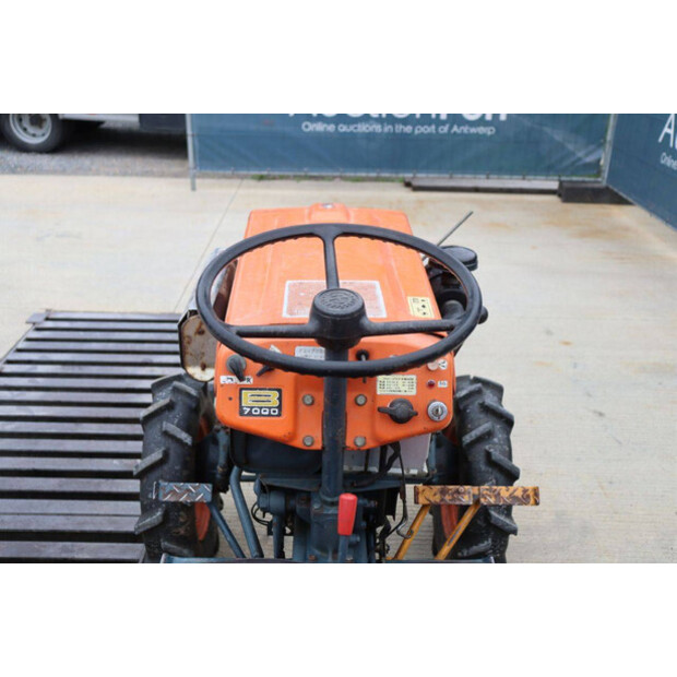 KUBOTA B7000-42403648