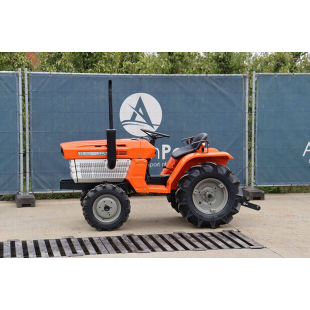 KUBOTA B1400DT-42403899