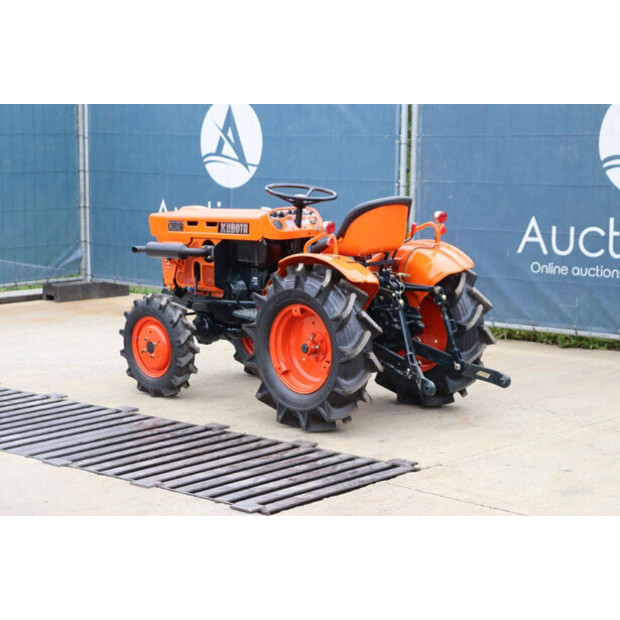 KUBOTA B7001DT-42403945