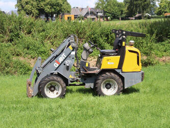 Image de CHARGEUSES SUR PNEUS 2010 GiANT D337T