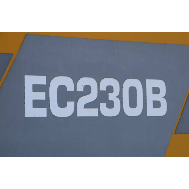 1999 Volvo EC230B-42404905