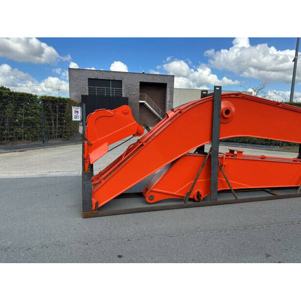 2025 Hitachi ZX200-42406700