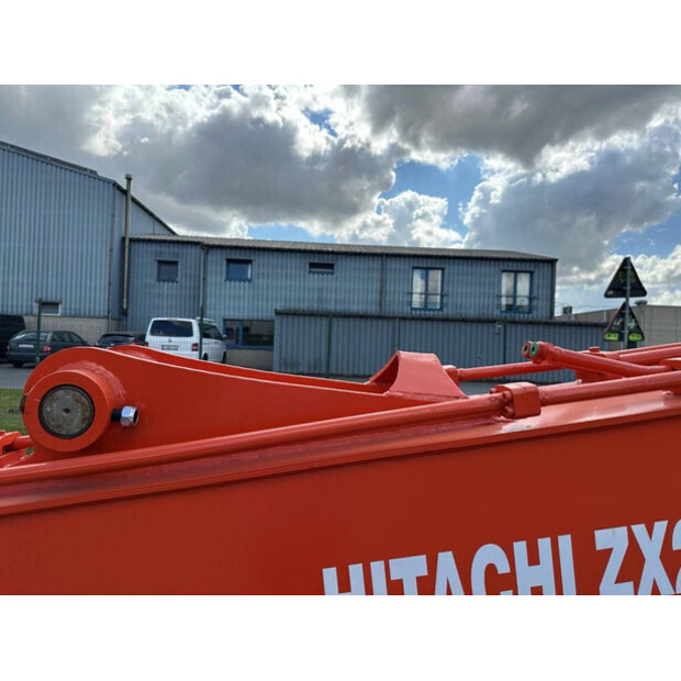 2025 Hitachi ZX200-42406705