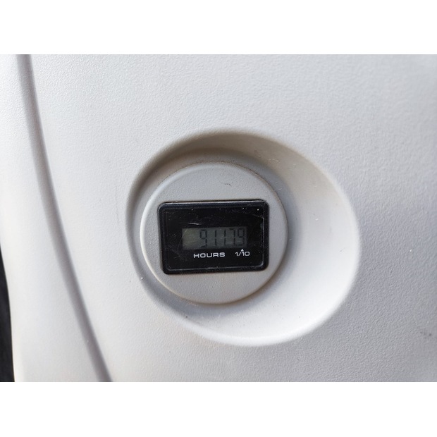 2015 كوبيلكو SK260NLC-9-42416279