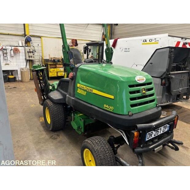 JOHN DEERE 8400-42421456