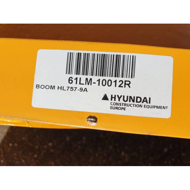 Hyundai HL757-7-42423846