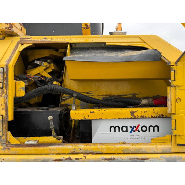2005 Komatsu D61PX-15E0-42424144