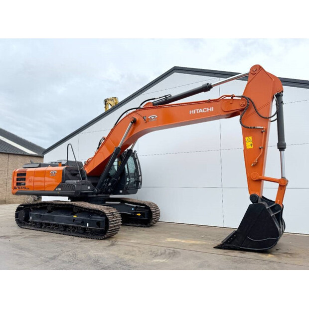 2025 Hitachi ZX70-LCH-42424157