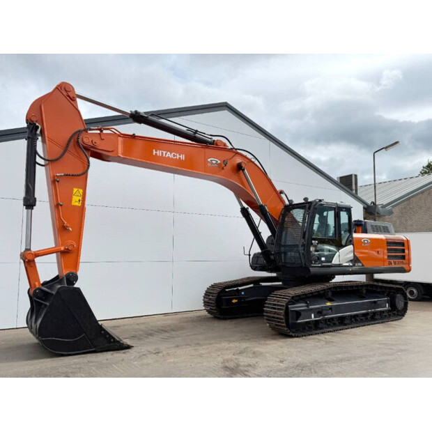 2025 Hitachi ZX70-LCH-42424211
