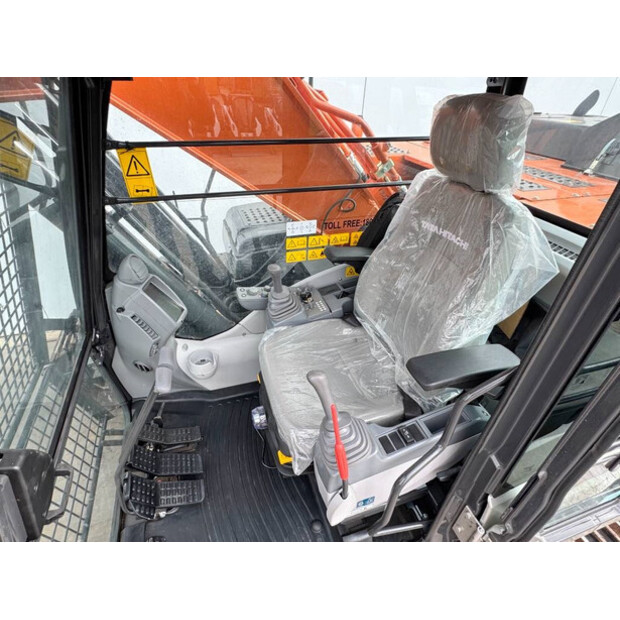2025 Hitachi ZX70-LCH-42424217