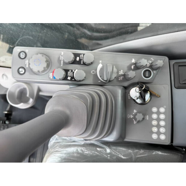 2025 Hitachi ZX70-LCH-42424219