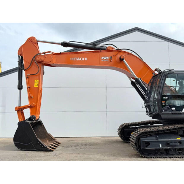 2025 Hitachi ZX70-LCH-42424222