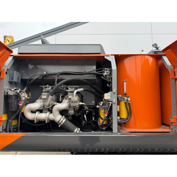 2025 Hitachi ZX70-LCH-42424235