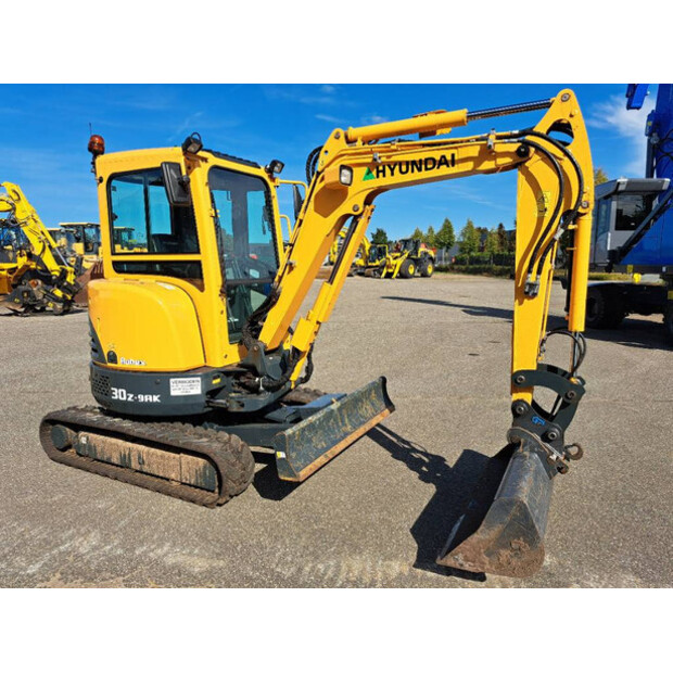 2023 Hyundai R30Z-9-42424306