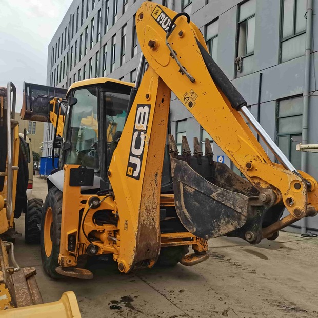 2021 JCB 3CX-42425174