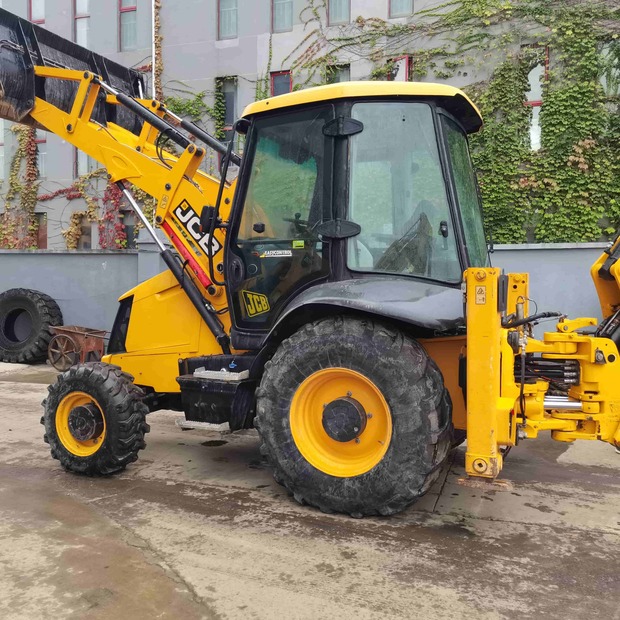 2021 JCB 3CX-42425175