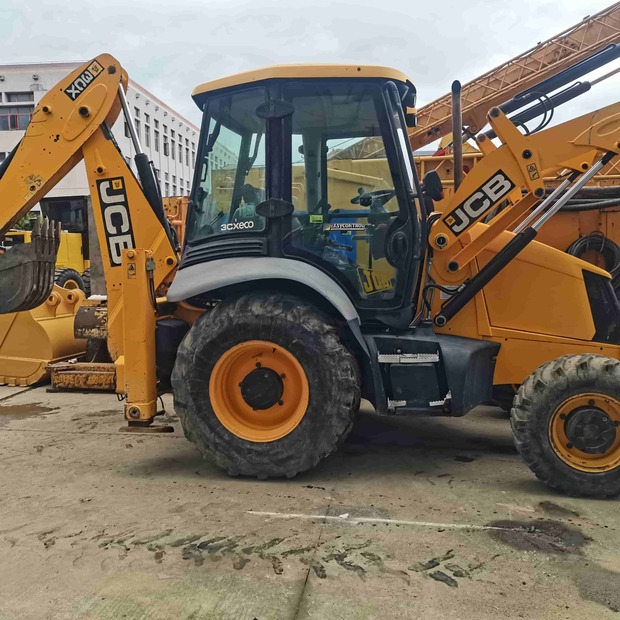 2021 JCB 3CX-42425190