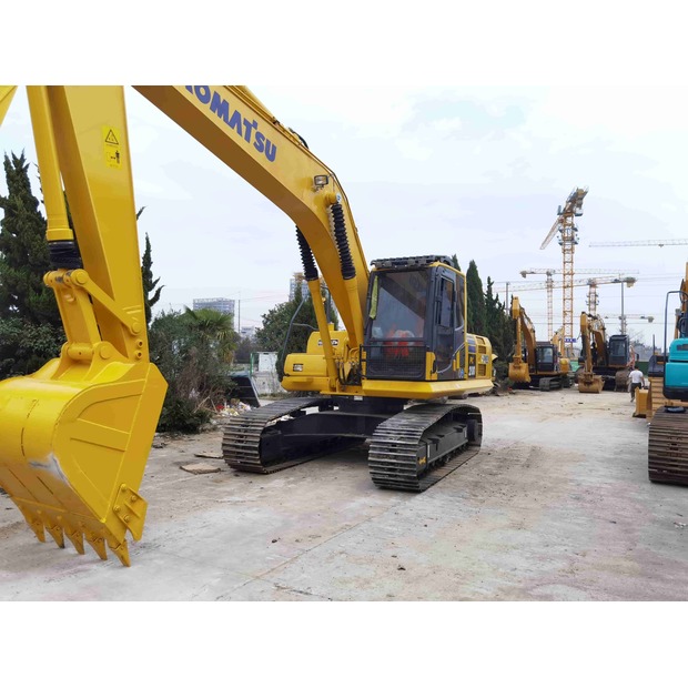 2021 Komatsu PC200-8-42425206