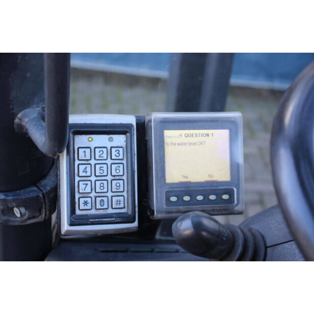 2015 Linde H30T-02-42454233