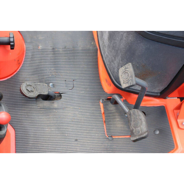 2017 KUBOTA BX2350-42455124