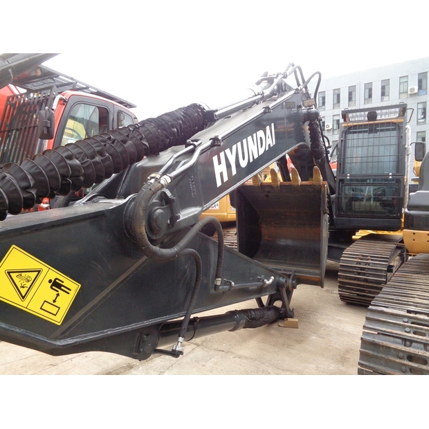 2021 هيونداي HX220-42457104