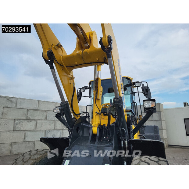 2020 Komatsu WA320-8E0-42457960