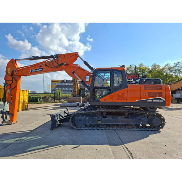 2023 Develon DX225LC-7-42471102