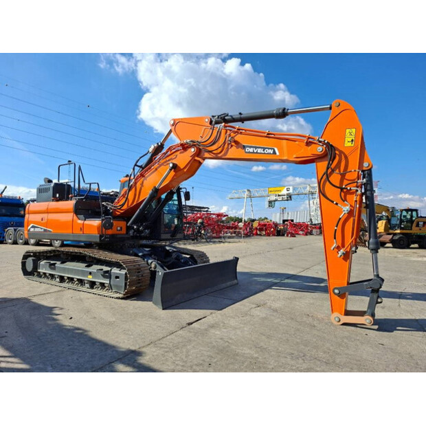 2023 Develon DX225LC-7-42471104