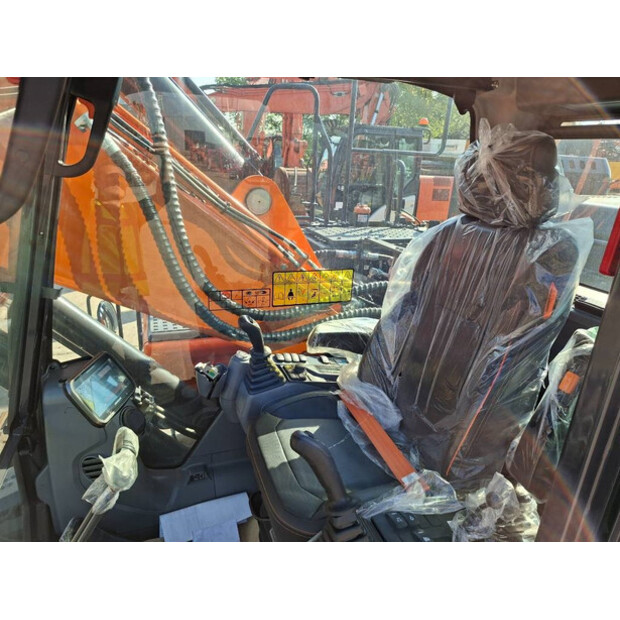 2023 Develon DX225LC-7-42471108