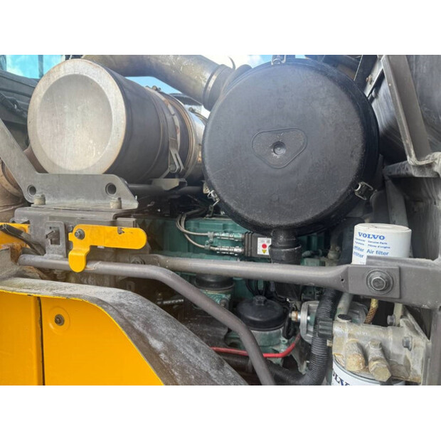 2012 فولفو L 120 G-42471139