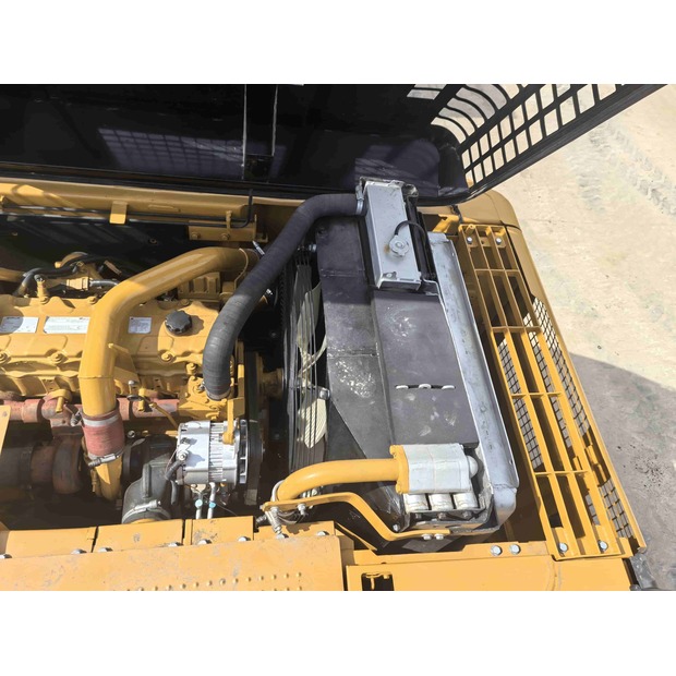 2021 Caterpillar 325D-42471952