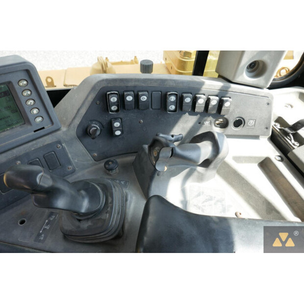 2015 Caterpillar D8T-42472142