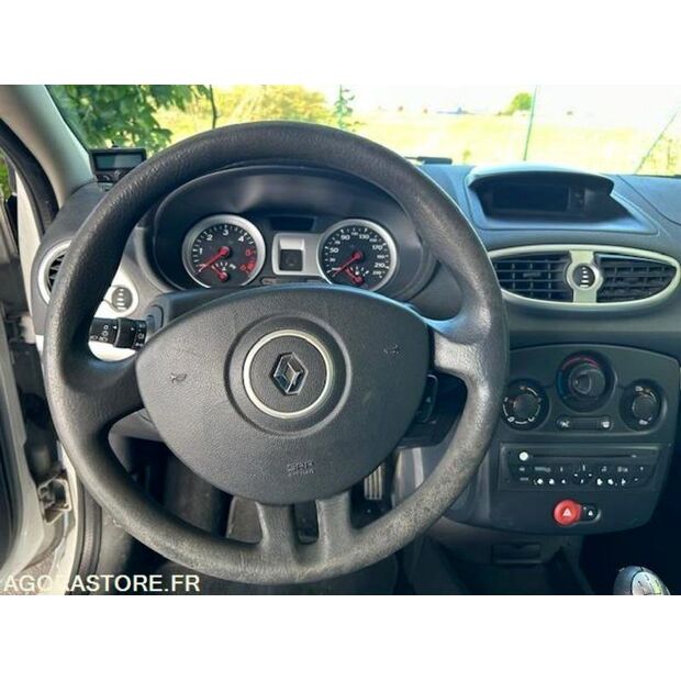 2010 Renault Clio-42487177