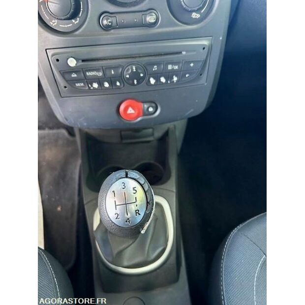 2010 Renault Clio-42487178