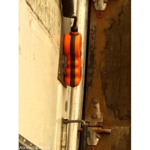 2018 رينو D-42487510