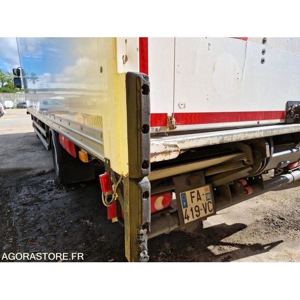 2018 رينو D-42487526