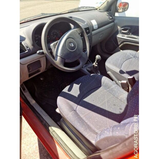 2003 Renault Clio-42489371