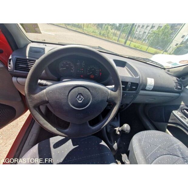 2003 Renault Clio-42489374