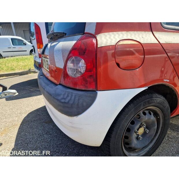 2003 Renault Clio-42489390